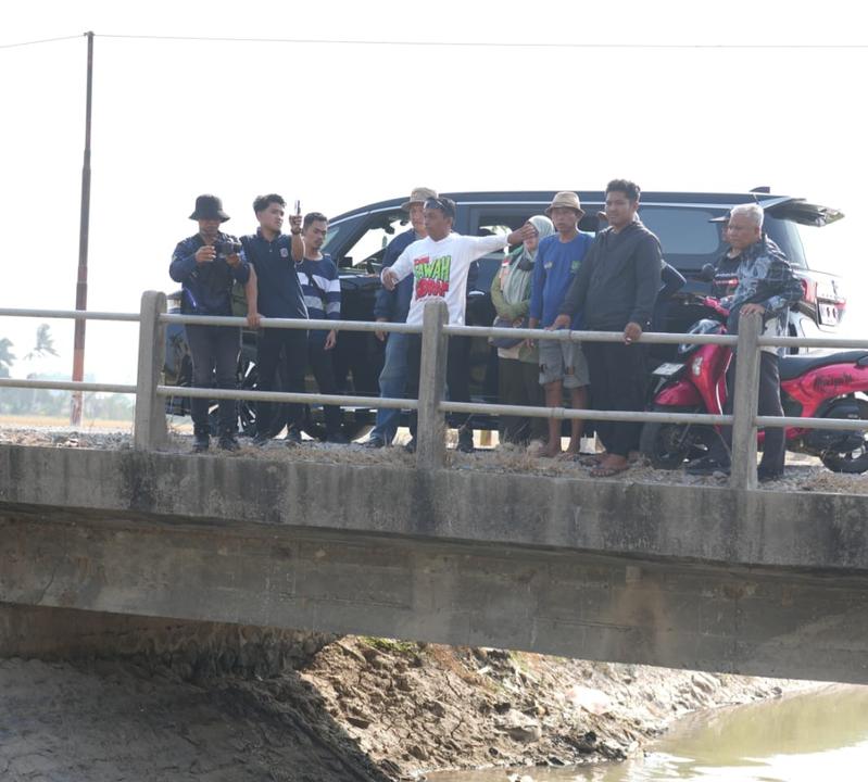Cek Irigasi di Watang Sidenreng, Syaharuddin Alrif Minta Petani Maksimalkan Pompa Air