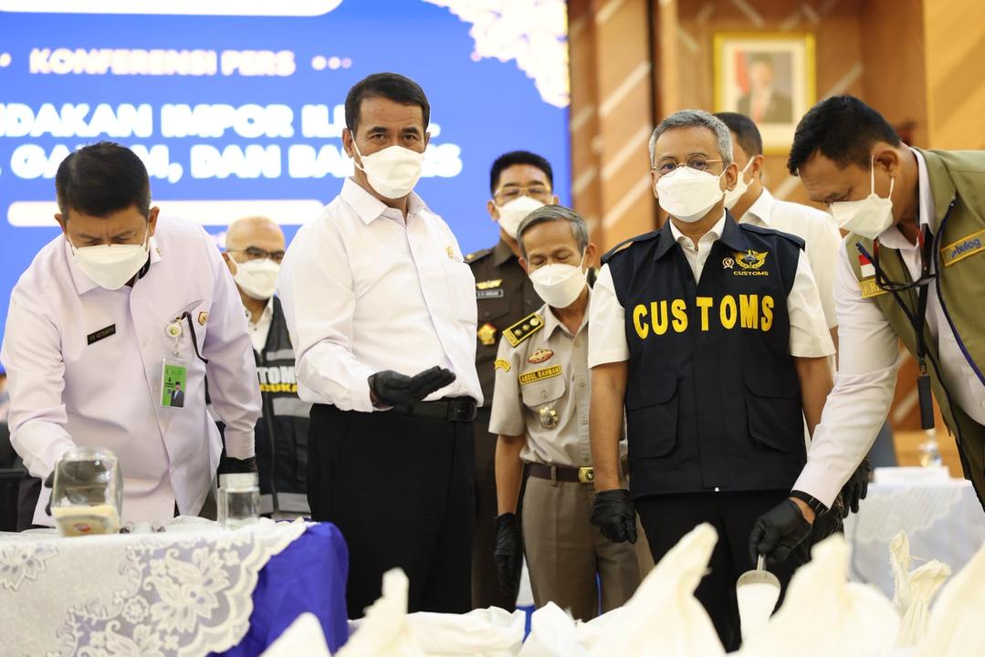 Impor Ilegal Beras-Garam Digagalkan, Amran: Lindungi Petani Indonesia