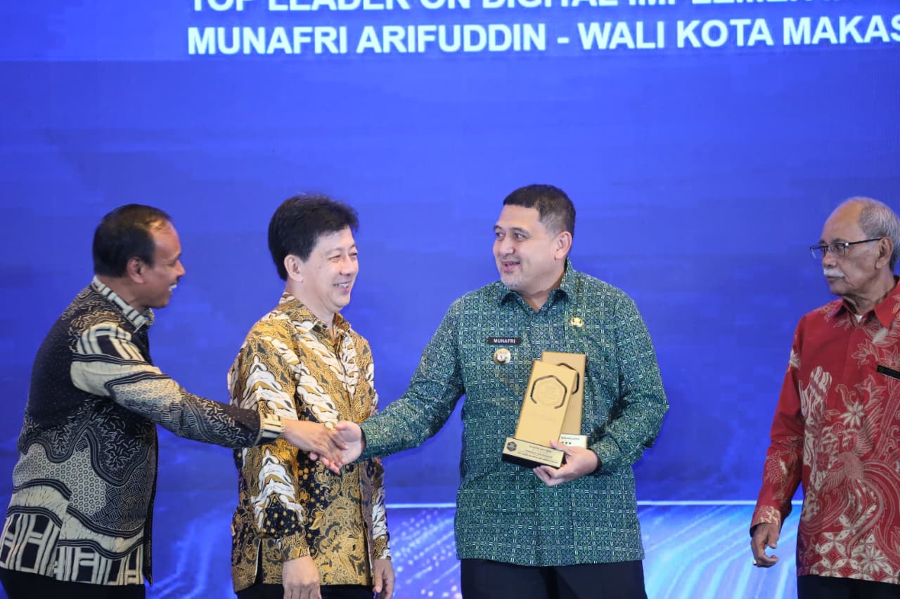 Makassar Raih Golden Trophy Top Digital 2025 di Tingkat Nasional, Dari Dari IT Works