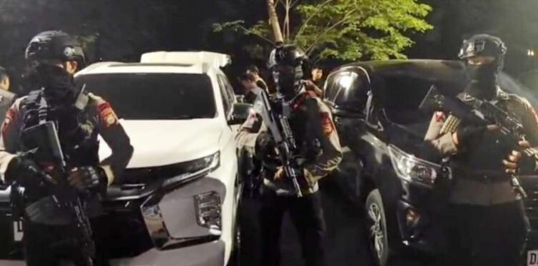 Penggeledahan Rujab Bupati Gowa Berlangsung 3 Jam, 5 Boks Dokumen dan Elektronik Diamankan